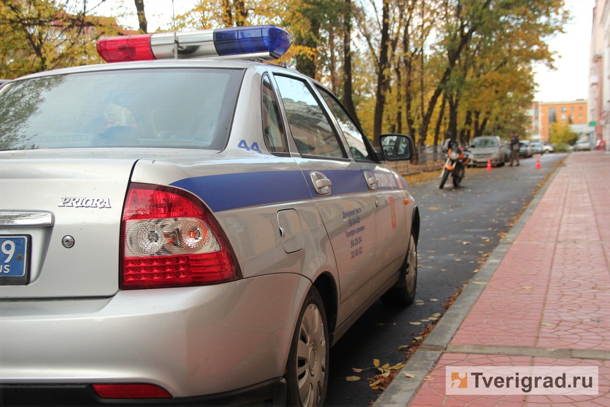 Один человек пострадал при столкновении двух авто в Твери