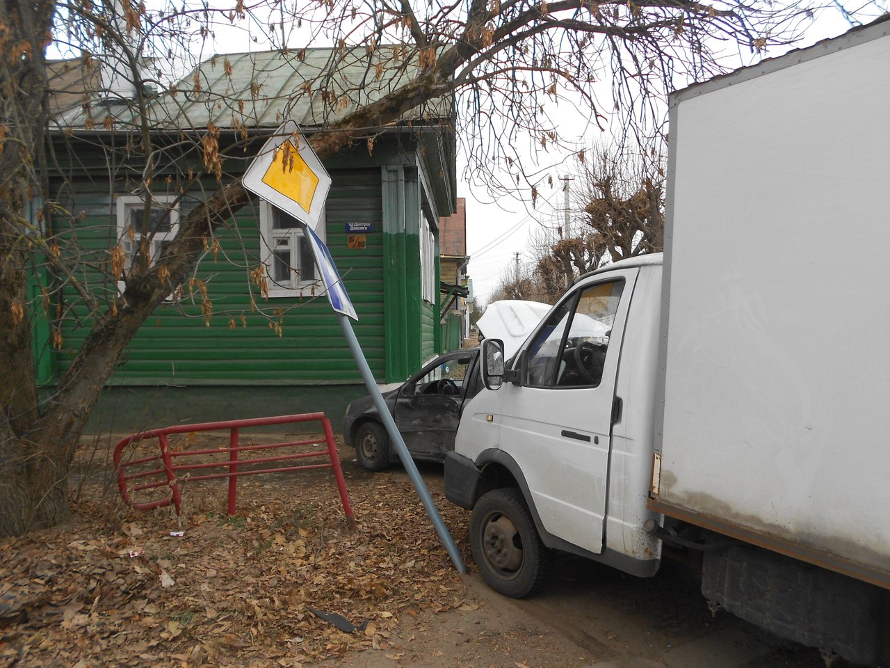 В Твери мужчина пострадал при столкновении двух автомобилей (фото) |  Твериград