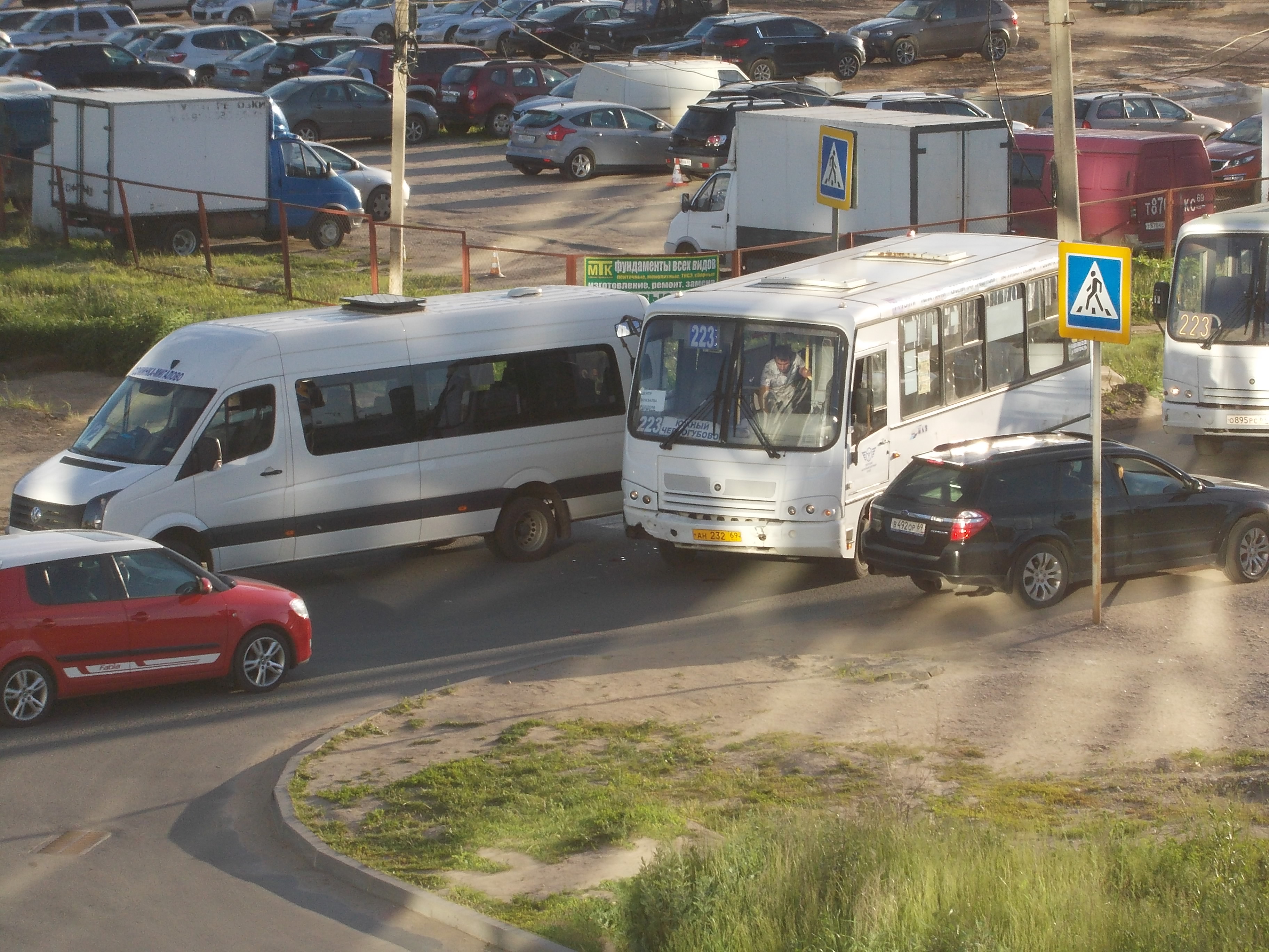 Жители Твери не могут добиться установки лежачих полицейских на аварийном  участке дороги | Твериград