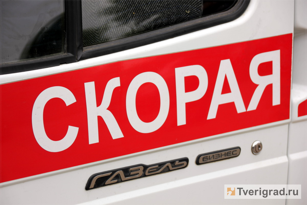 В Тверской области произошло лобовое ДТП с грузовиком и легковушкой, есть пострадавшие