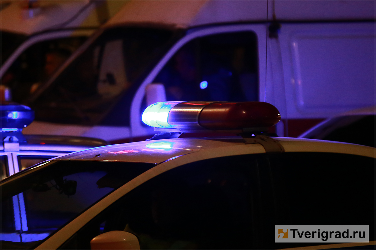 Смертельное ДТП в Твери: один человек погиб при столкновении легковушки и грузовика