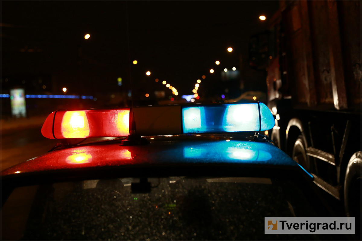 Два человека пострадали при столкновении пяти автомобилей на трассе под Тверью