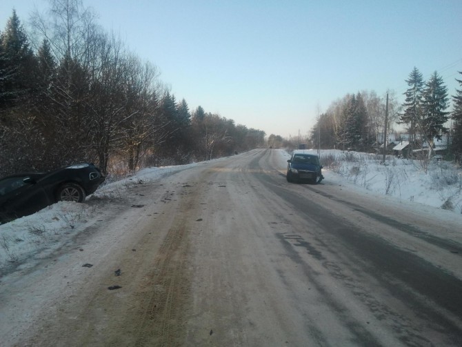 В Бежецком районе "лоб в лоб" столкнулись два автомобиля