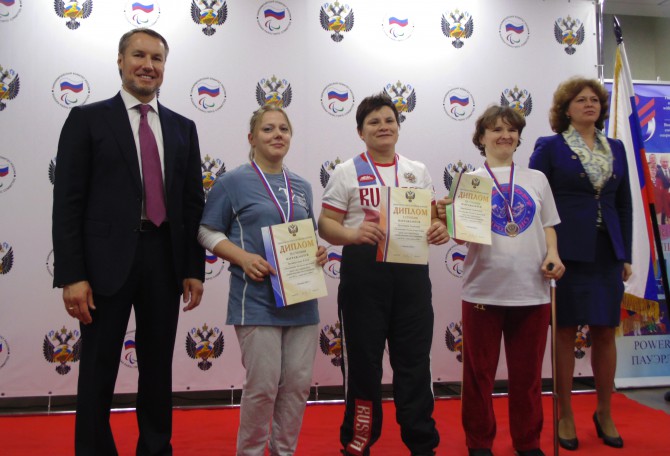 Елена Зинятуллина (на снимке вторая слева) - серебряный призер чемпионата России