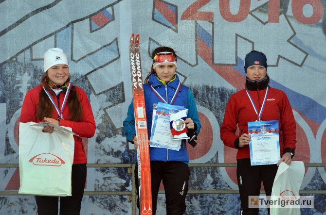 Чемпионка Лыжни России-2016 - Анжела Соколова (в центре)