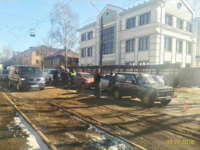 В Твери произошло ДТП с четырьмя автомобилями