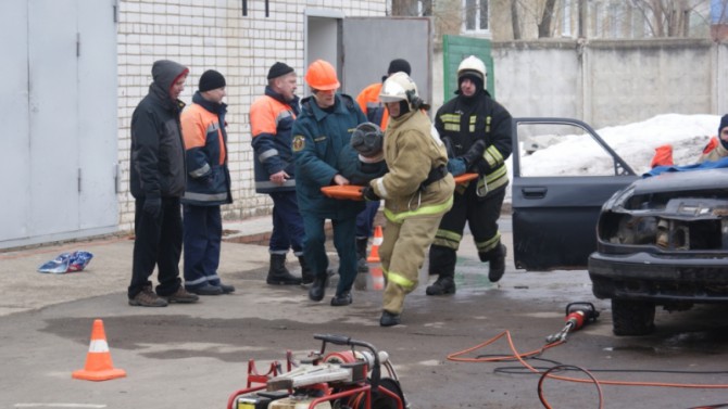 В Ржеве прошли соревнования спасателей по ликвидации последствий ДТП