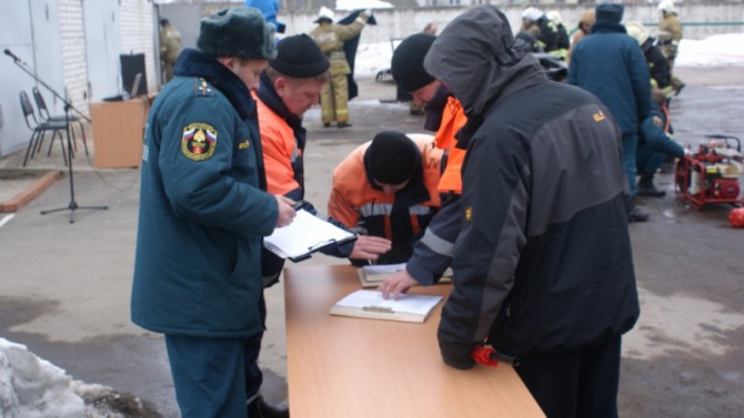 В Ржеве прошли соревнования спасателей по ликвидации последствий ДТП