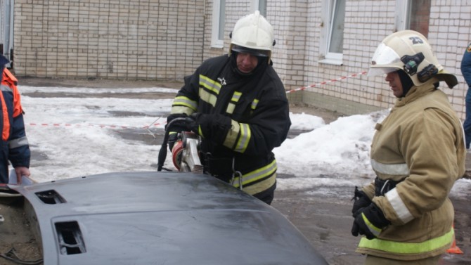 В Ржеве прошли соревнования спасателей по ликвидации последствий ДТП