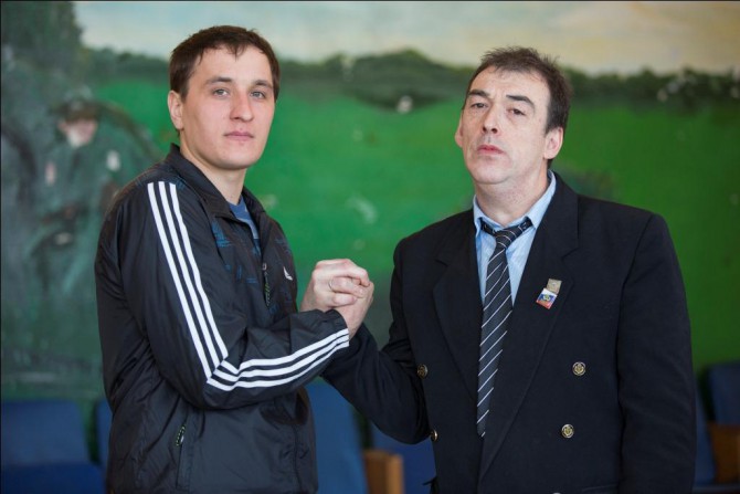 Руслан Зинятуллин (на снимке справа) на церемонии открытия соревнований