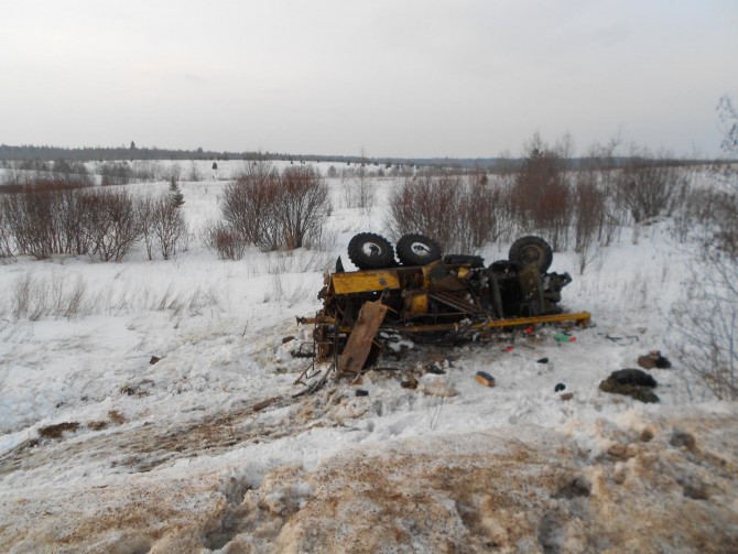 В Лихославльском районе УАЗ врезался в автопоезд