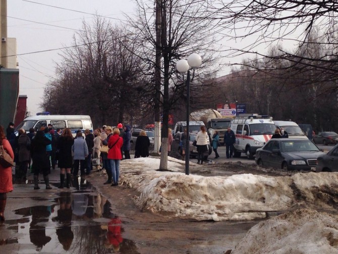 В здании мирового суда в Твери ищут взрывное устройство