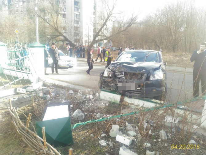 В Твери на тротуаре сбили двух детей