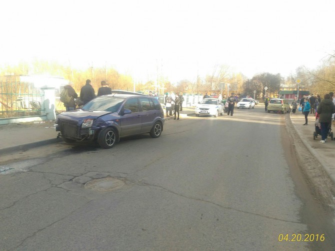 В Твери на тротуаре сбили двух детей