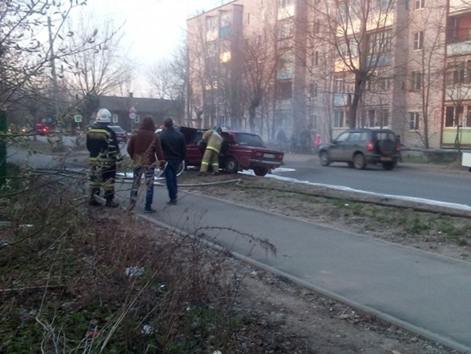 В Кимрах загорелась машина