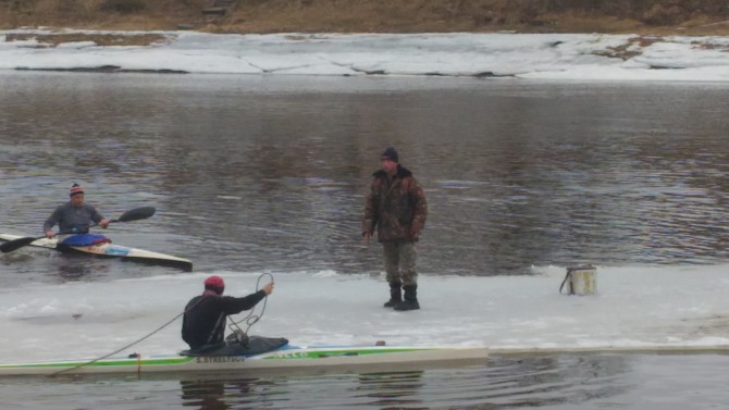 В Твери спасли рыбака, дрейфующего на льдине