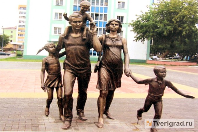 скульптура семьи