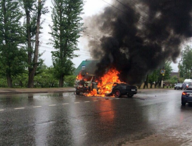 горят автомобили