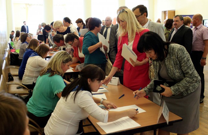 В четверг, 23 июня, Игорь Руденя подал в региональную избирательную комиссию документы для выдвижения в качестве кандидата в губернаторы Тверской области.
