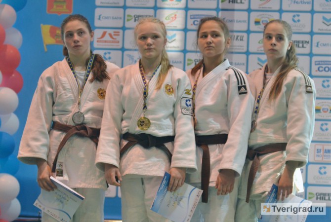 Ульяна Красильникова (на снимке первая справа) - на пьедестале почета Кубка Европы по дзюдо
