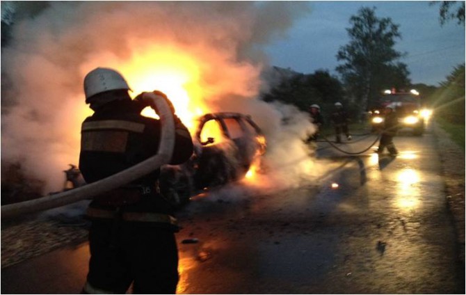 В Твери сожгли BMW X5