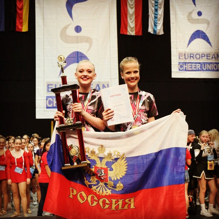 Ульяна Костюченкова и Яна Усманова - чемпионки Европы по чир спорту в номинации Фристайл
