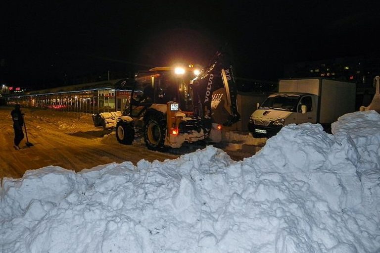 Предприниматель Анар Ильясов расчистил снег