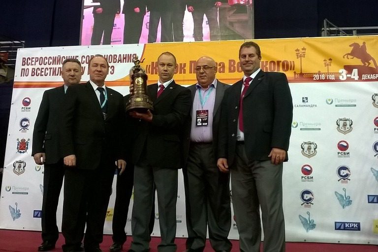 Сергей Вишняков (на снимке первый справа) - лучший судья турнира