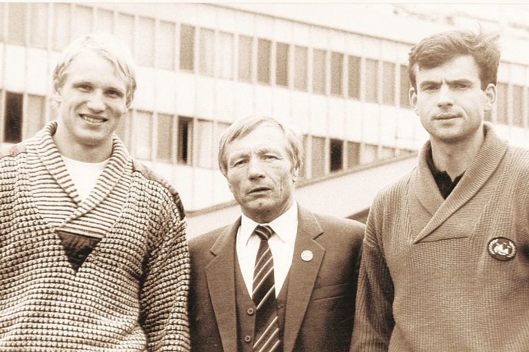 Александр Сергеев (в центре) и вице-чемпионы Сеула-1988 Виктор Денисов и Игорь Нагаев