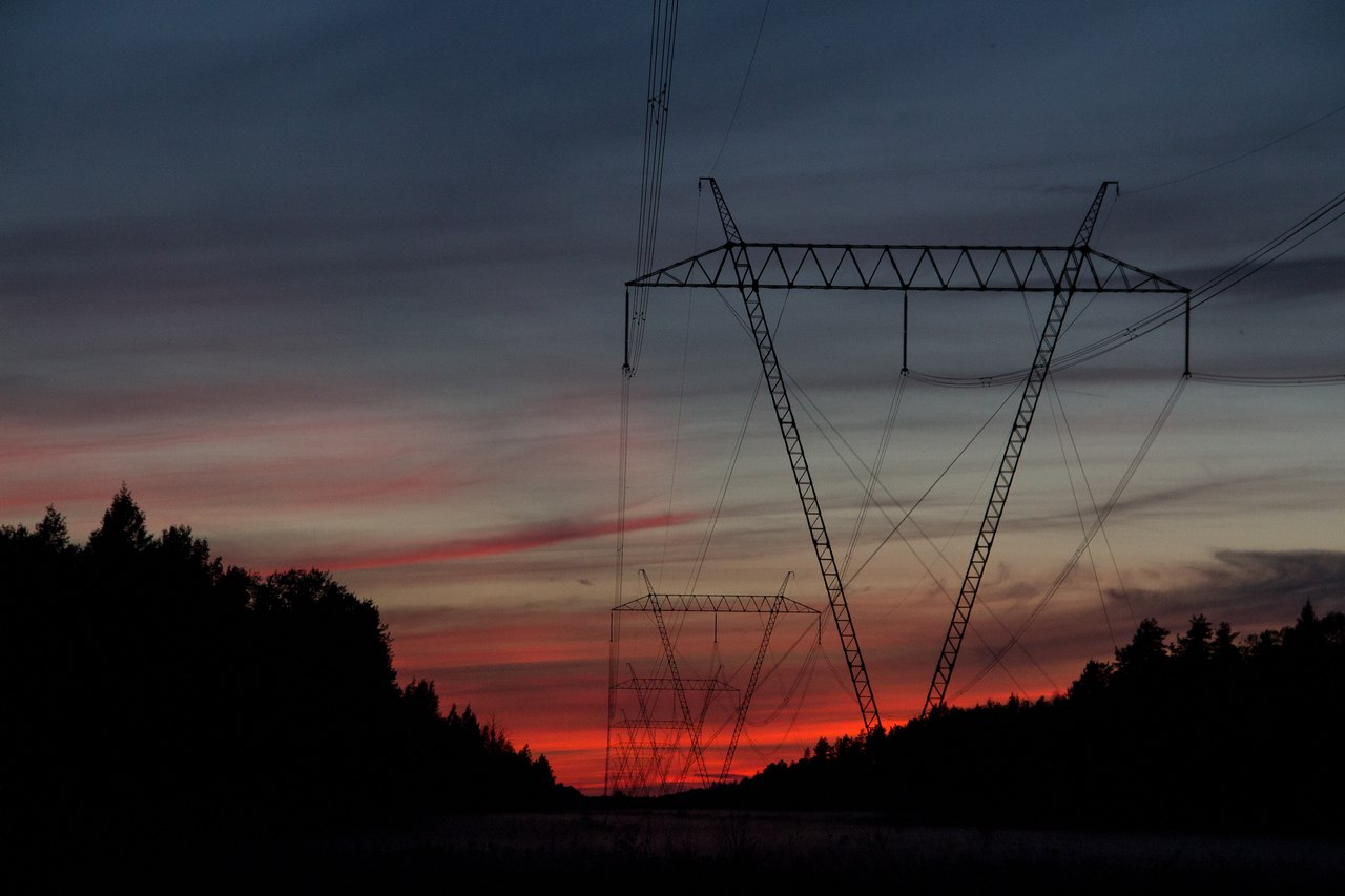 Электроснабжение в Тверской области восстанавливают более тысячи энергетиков