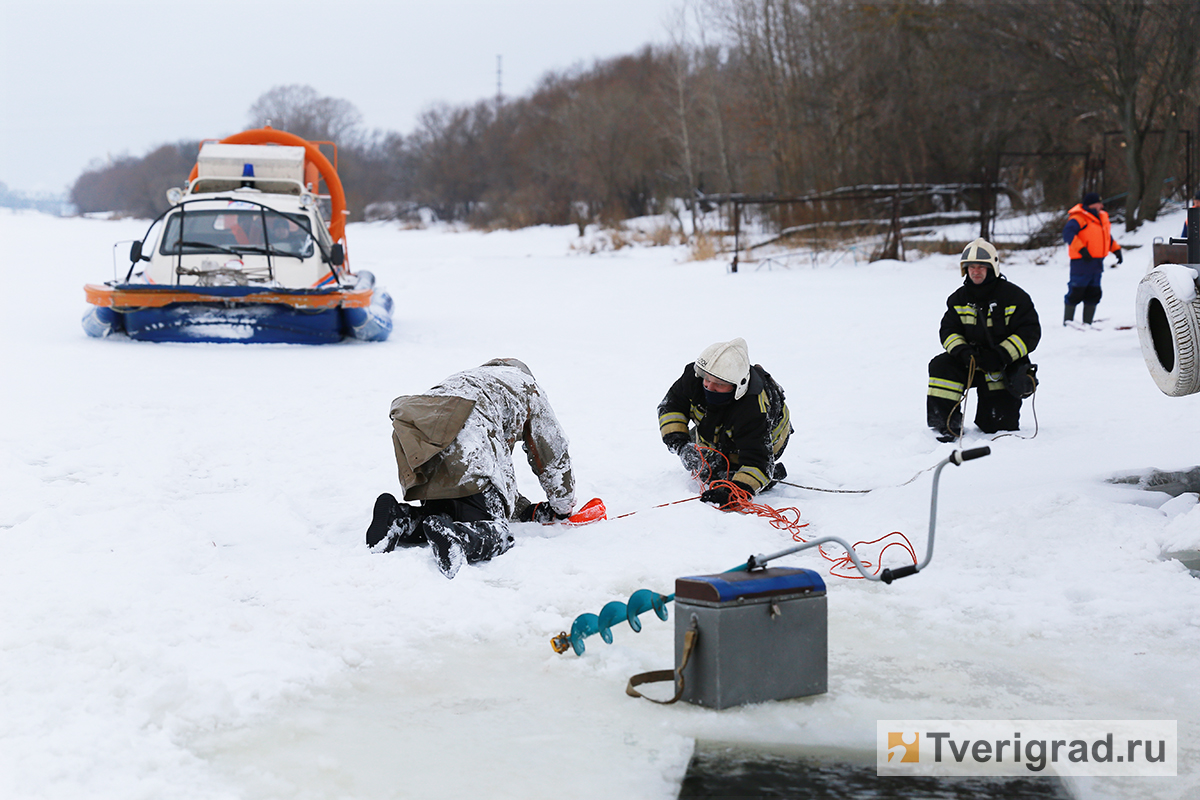В Тверской области рыбакам разъяснили правила поведения на льду