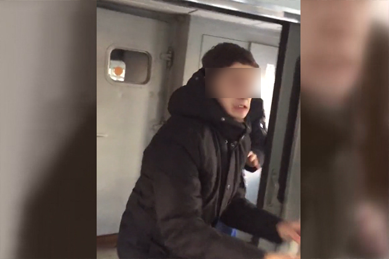 Свидетель драки в электричке Москва-Тверь: «Мужчина сам бросился на подростков»
