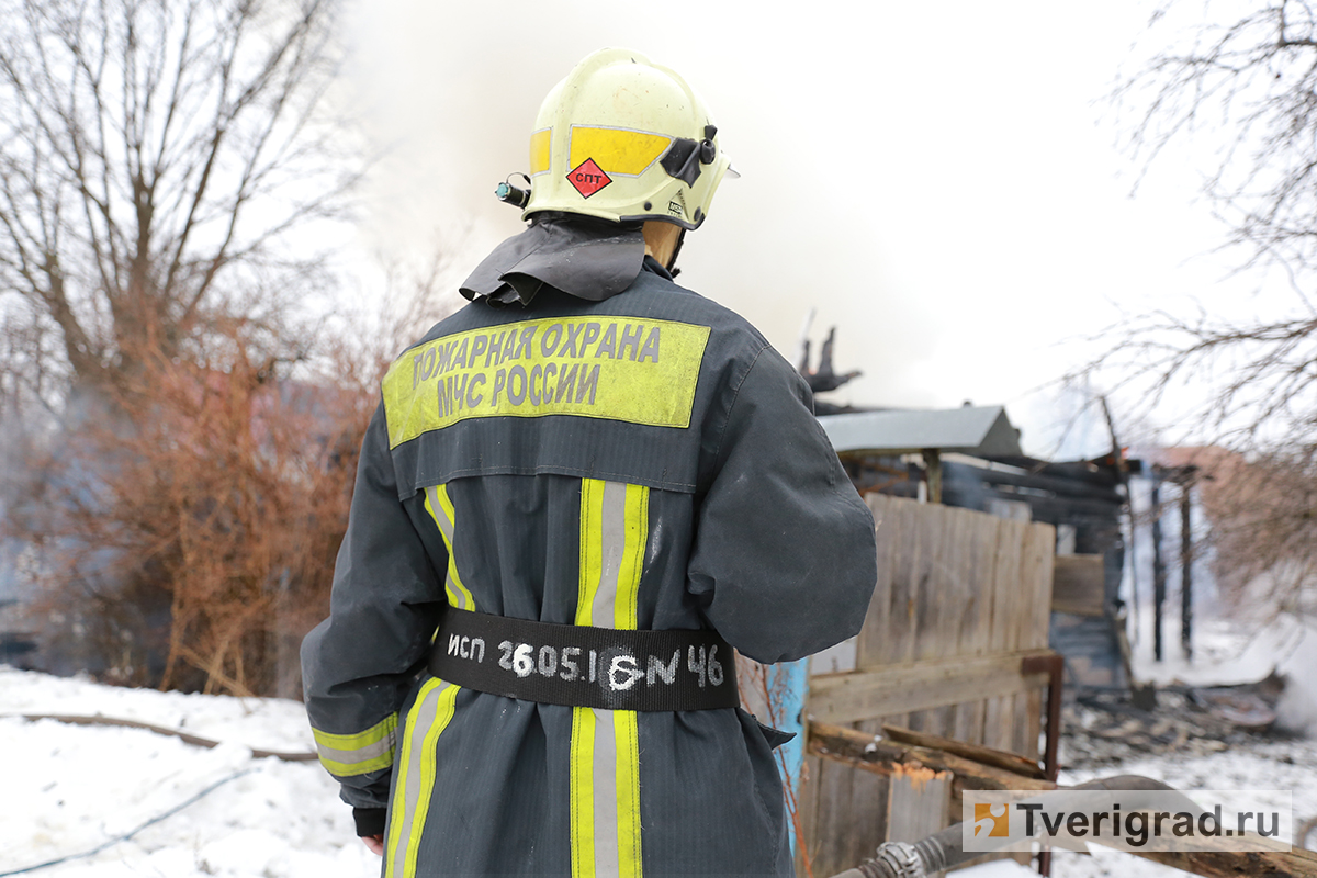В Тверской области мужчина заживо сгорел на территории крестьянского хозяйства