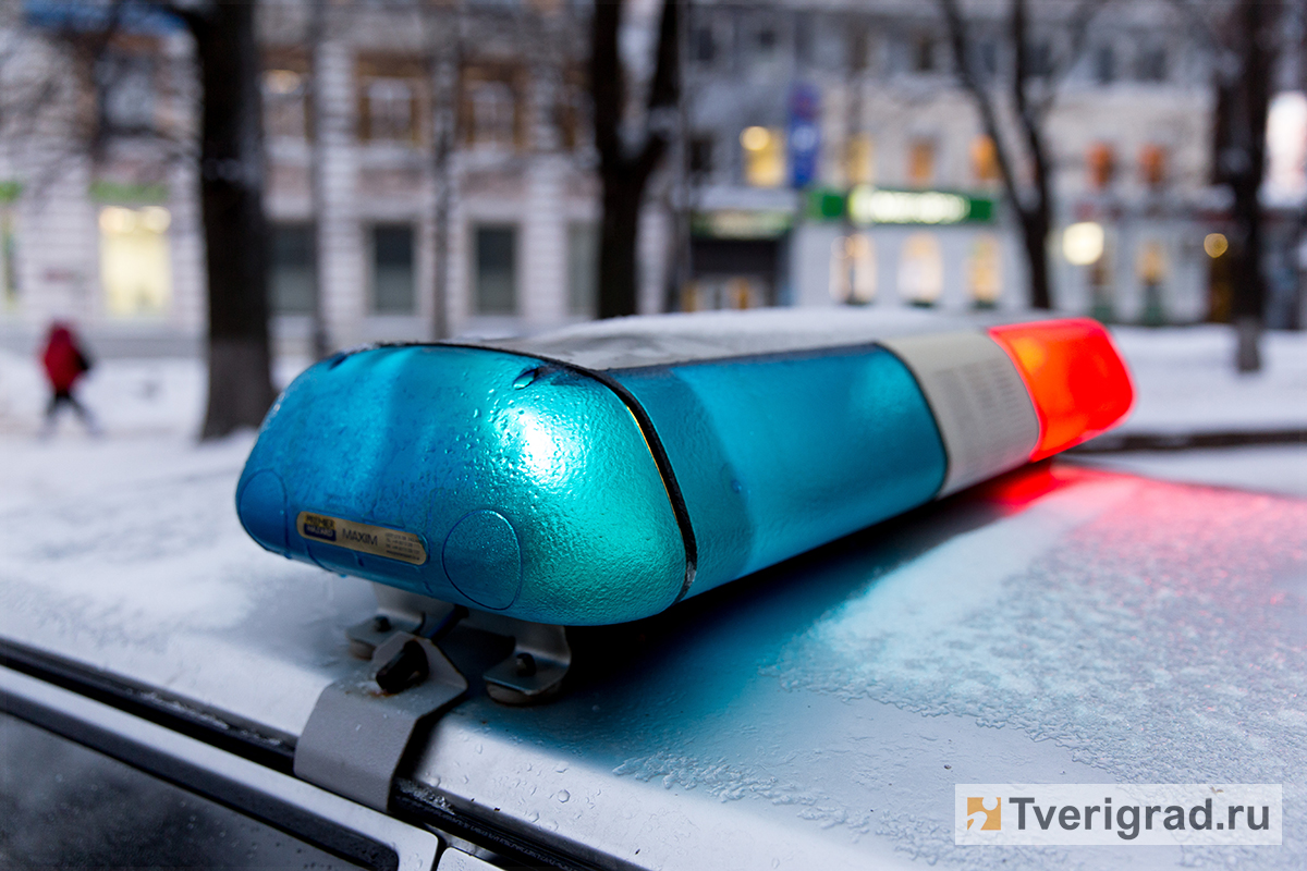 В Тверской области водитель выехал на встречную полосу и устроил ДТП с двумя пострадавшими