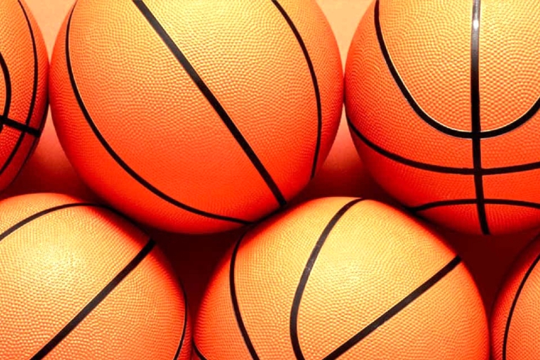 В Твери бесплатно раздают баскетбольные мячи