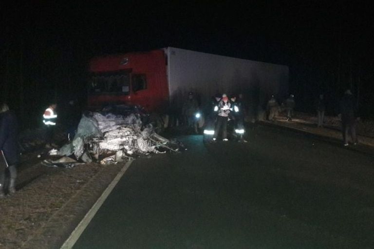 23-летний парень погиб при столкновении легковушки и грузовика в Тверской области