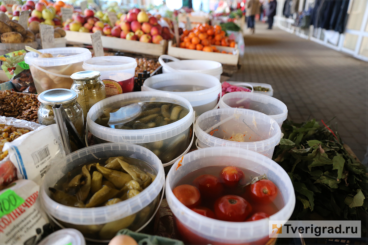 Жителям Твери продавали подозрительные овощи и фрукты