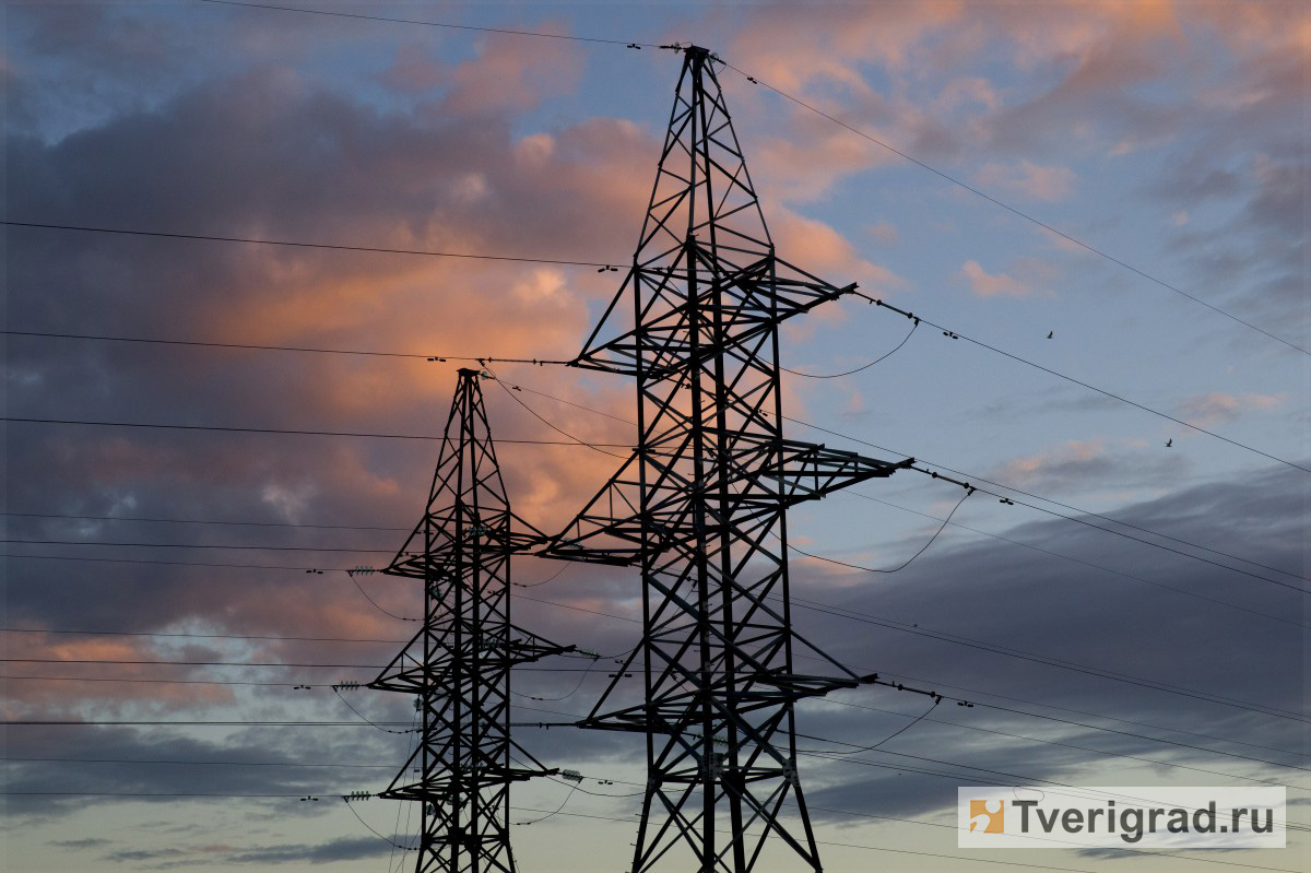 К восстановлению электроснабжения в Тверской области привлечены 125 бригад энергетиков