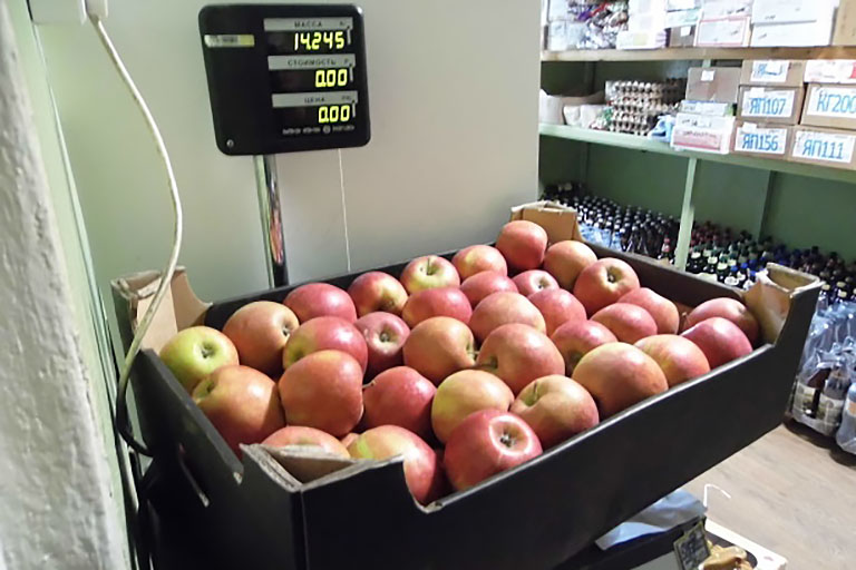 В Весьегонске продавали санкционные яблоки