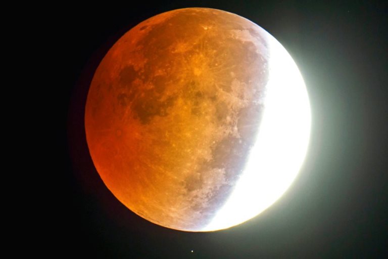 Жители Тверской области смогут увидеть «кровавую» Луну