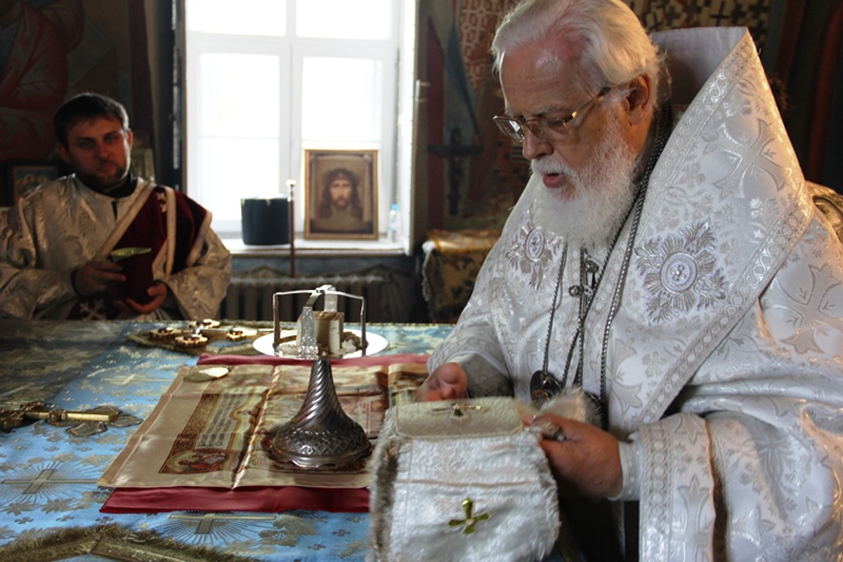 Митрополит Виктор совершил богослужения в память обретения мощей Анны Кашинской