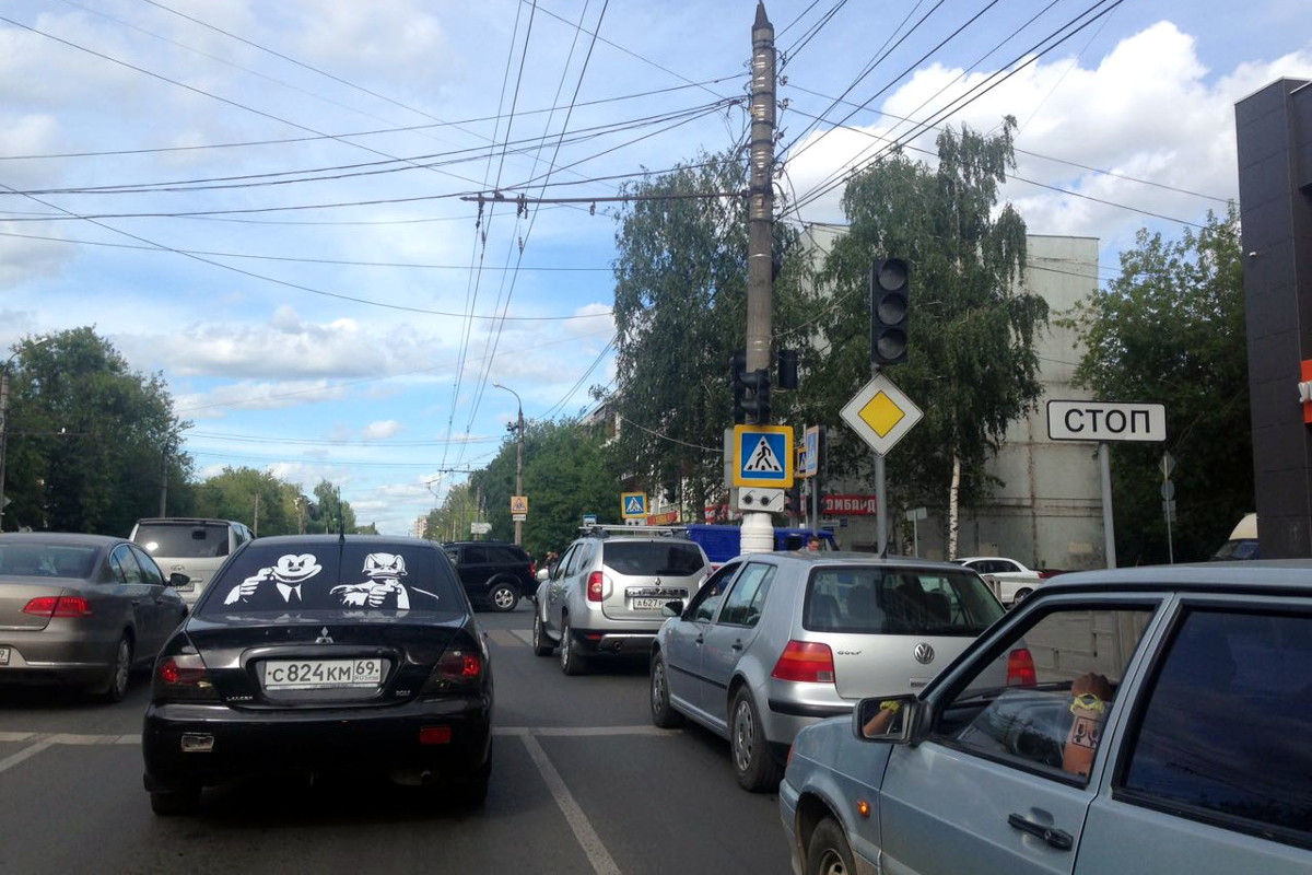 В Твери на пересечении Волоколамского проспекта и улицы Склизкова сломался светофор