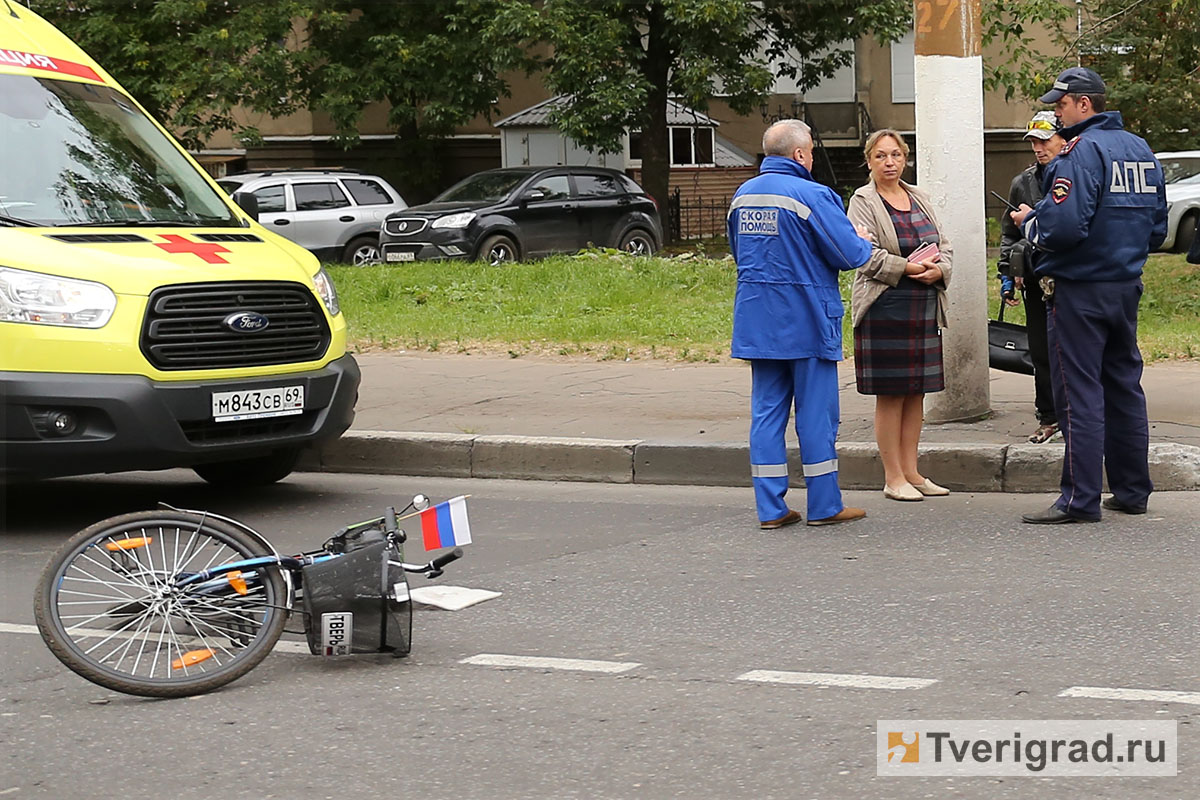 В Твери на Смоленском переулке сбили велосипедиста