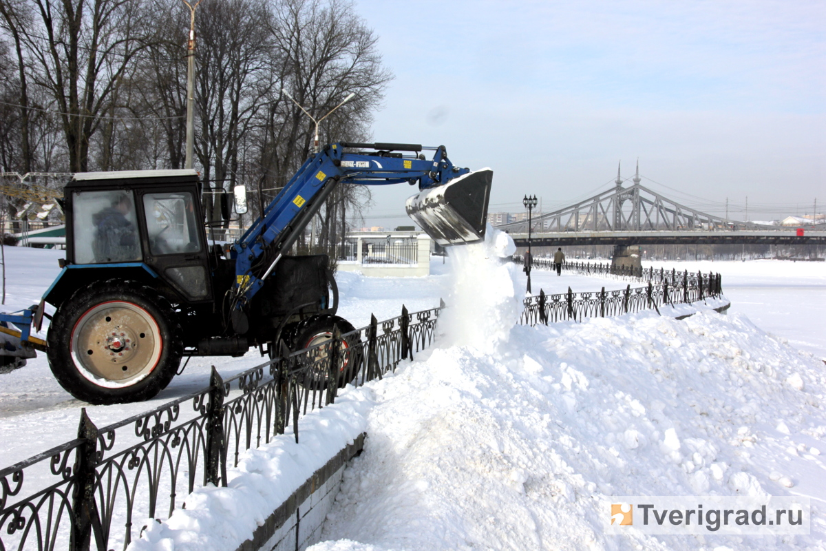 Дорожники считают, что зимой с тверских улиц придется вывезти 10 тысяч «Камазов» снега