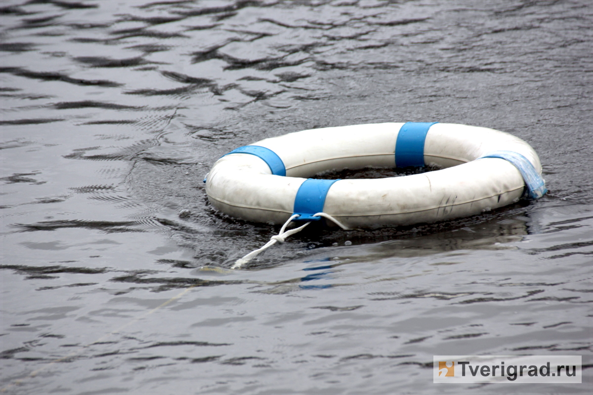 Под Тверью в пруду утонула 16-летняя девочка