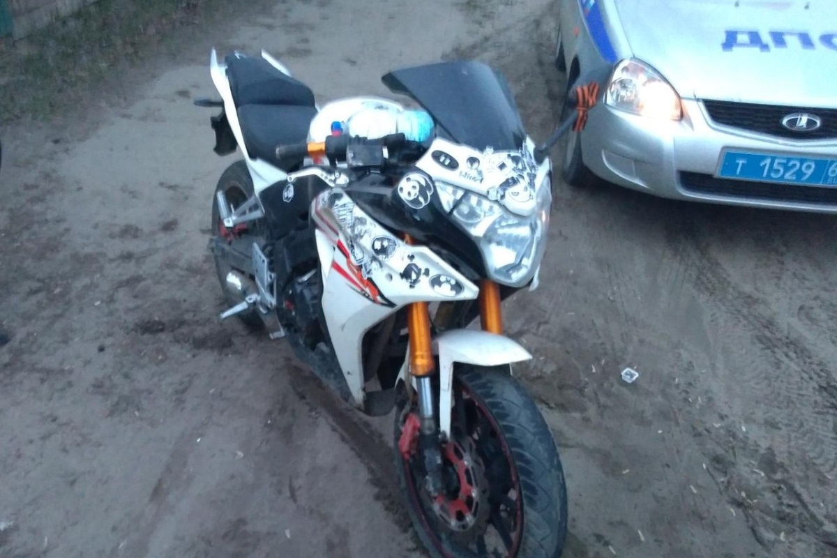 В Кимрах Тверской области пьяный мотоциклист врезался в автомобиль
