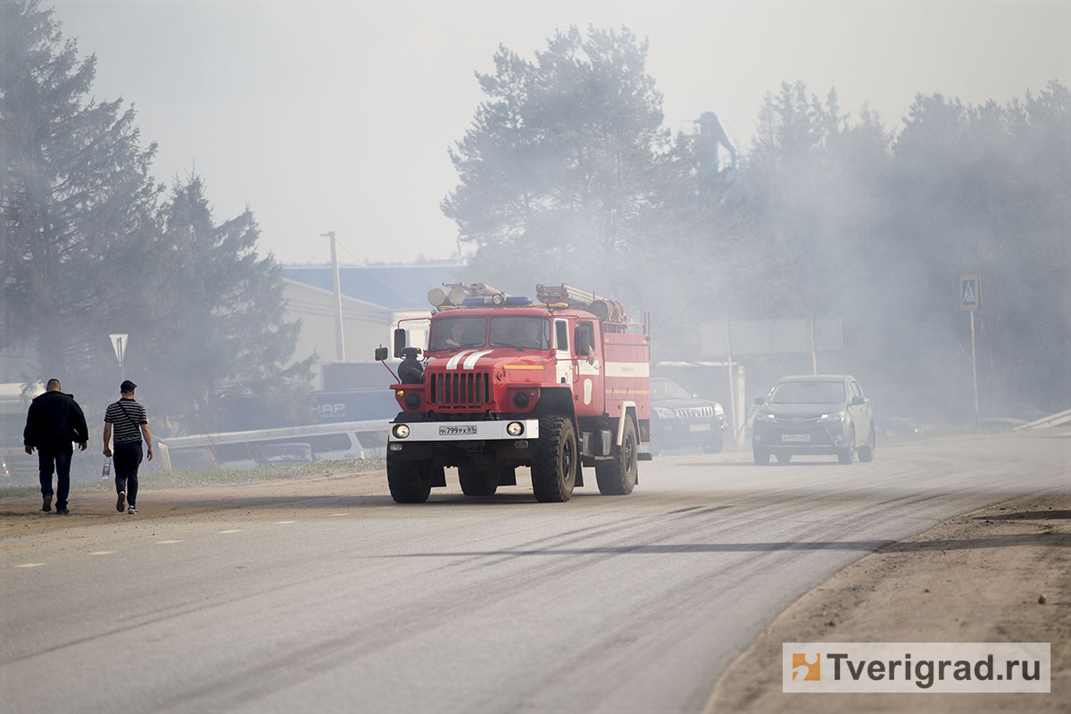 В Тверской области пожарные три часа тушили загоревшуюся баню