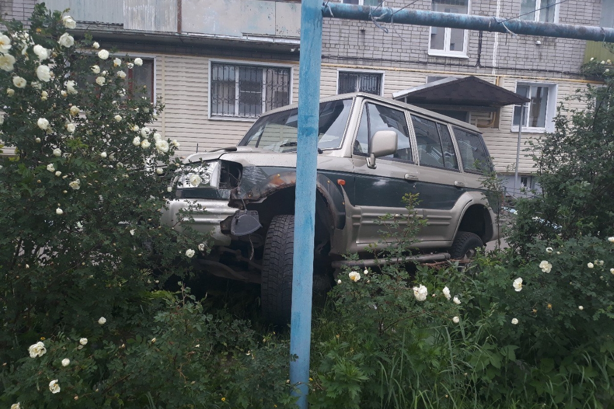 В Твери пьяный водитель скрылся с места ДТП и чуть не сбил детей