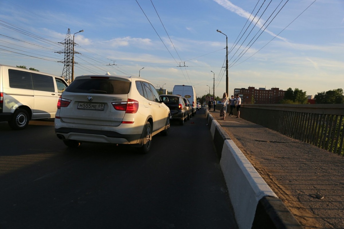 В ДТП на Южном мосту в Твери пострадали две женщины