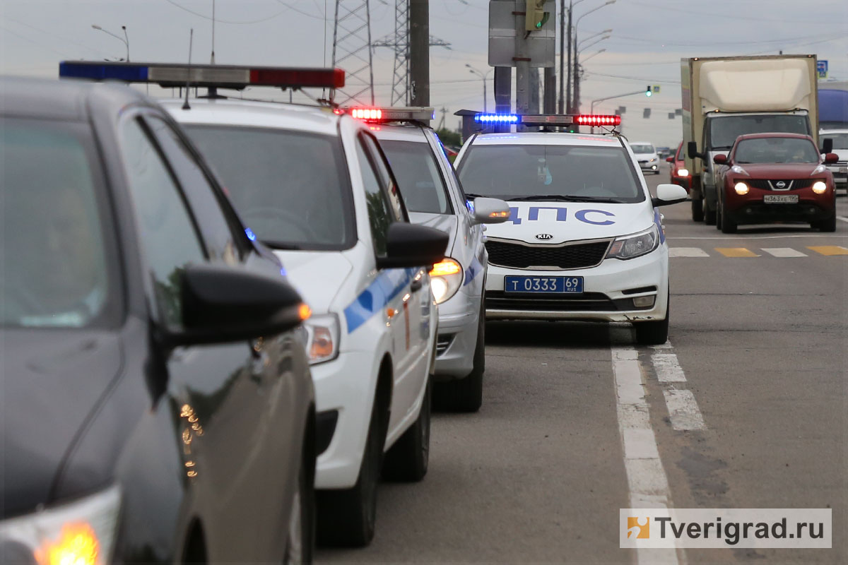 В Тверской области в лобовом столкновении двух авто пострадал водитель